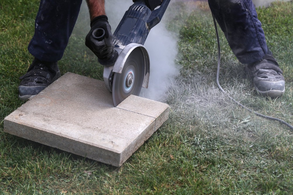 Tăierea betonului, gresiei sau granitului – ce disc funcționează cel mai bine