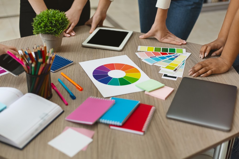 Psihologia culorilor în marketing cum alegi paleta potrivită pentru brandul tău